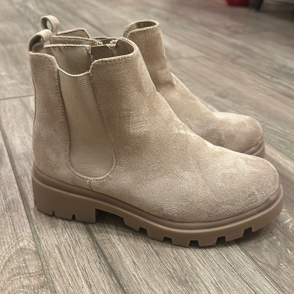 Madden girl youth size 1 boots, Excellent condition